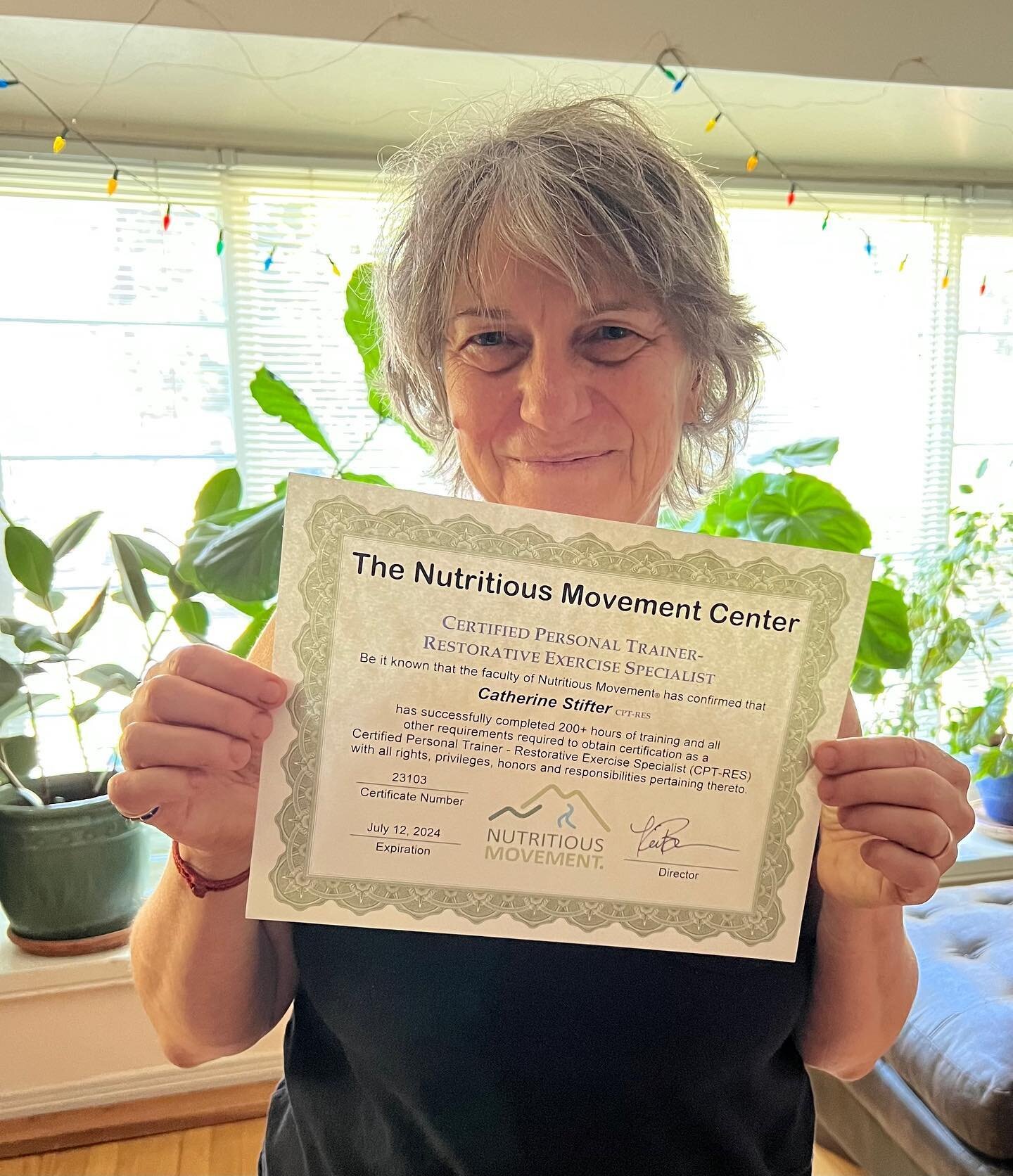 Look who just re-certified for the second time with @nutritiousmovement 
!!
With a 200+ hour certification process and a requirement to obtain 90 CEUs every two years, I've easily put in 400 hours of continuing education in my field. 
Not too menti